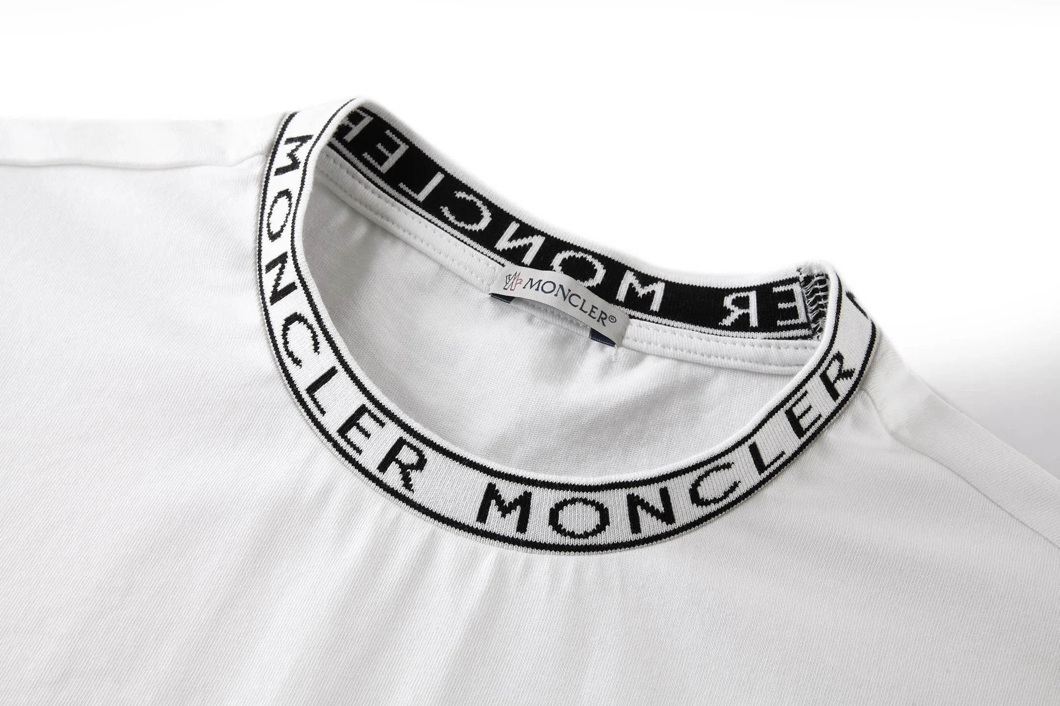 MONCLER ： 16 。 ： 。 ： 3D ， logo 。 T Classic ， 。 ， 。 ： 1：1 ： 1：1 ： 1：1 Size：S-M-L-XL ： - ：86502